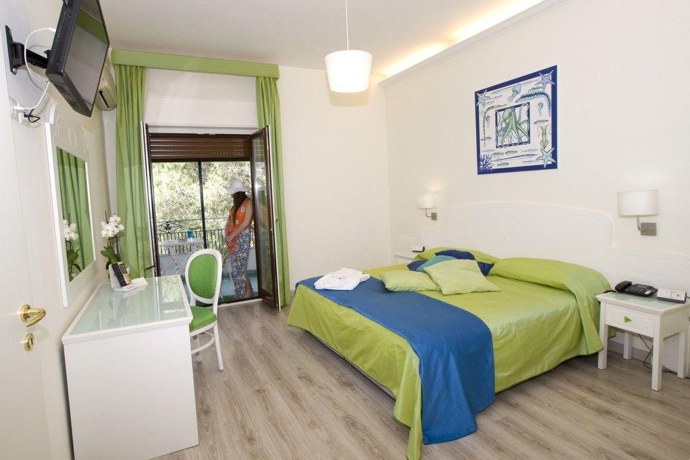 Hotel Oriente Vico Equense Bagian luar foto