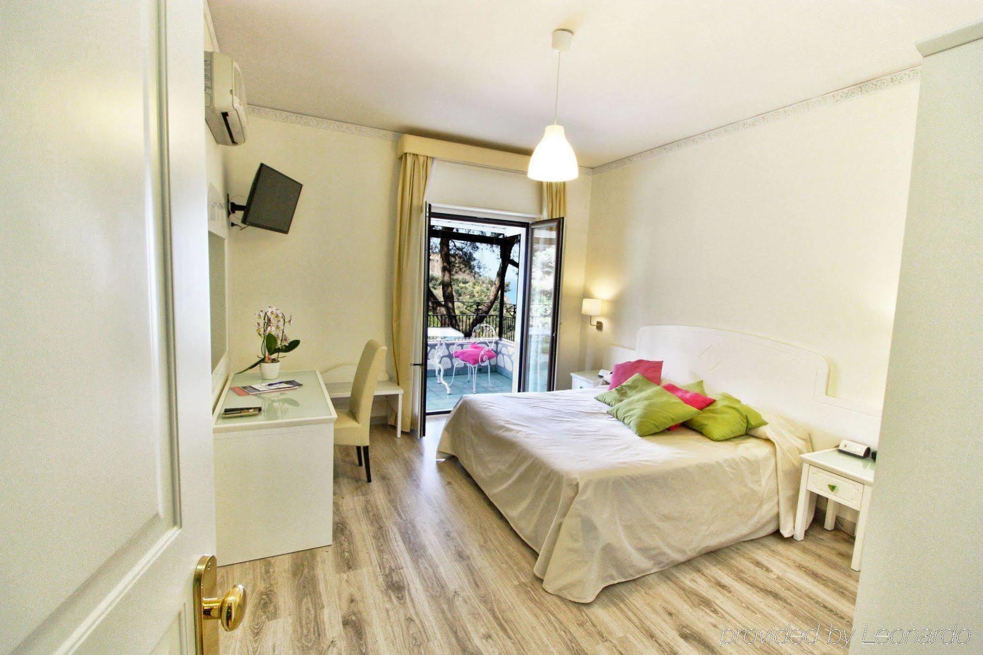 Hotel Oriente Vico Equense Bagian luar foto